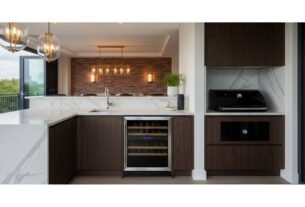 Cozinha moderna com acabamentos elegantes.